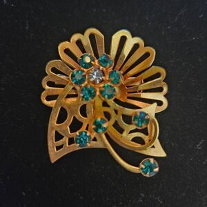 Vintage Gold Flower Green Rhinestone Brooch Pin